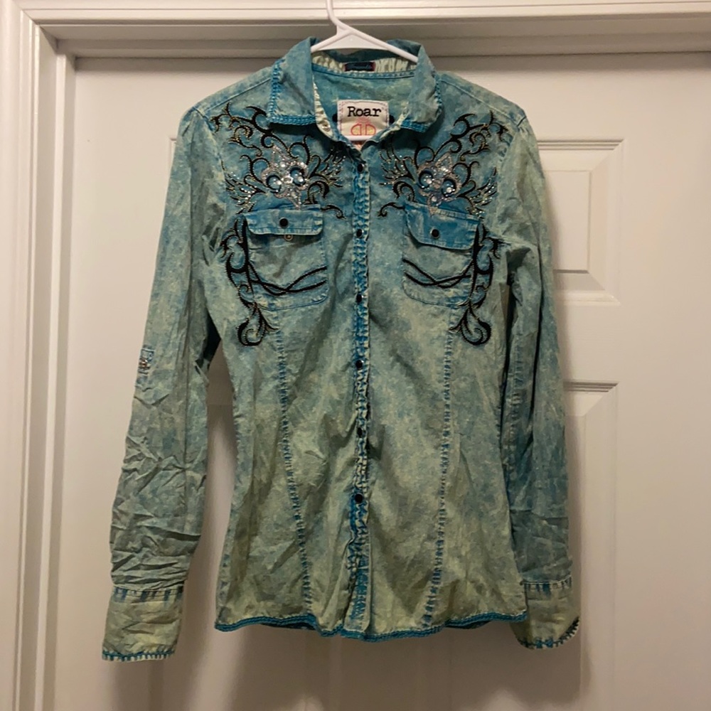Roar button down